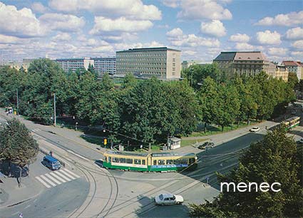 Helsinki, Kalliota, Helsinginkatu, raitiovaunu kääntyy 