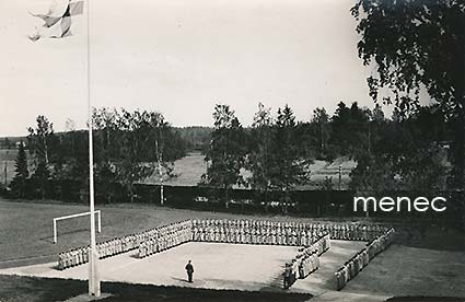 Lotta courses at the Territorials School for Officers: taking the Lotta-Svärd ordinance 