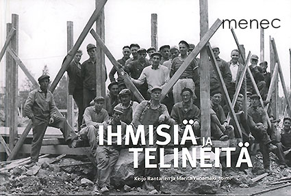 Ihmisiä ja telineitä 