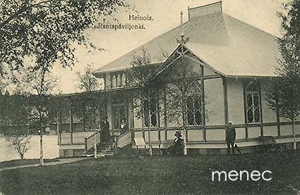 Heinola, Rantapaviljonki, ihmisiä ulkona 