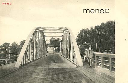 Heinola, silta, kävelijöitä 
