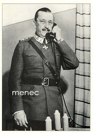 Talvisodan ylipäällikkö Mannerheim Otavan kansanopistossa tammikuussa 1940 