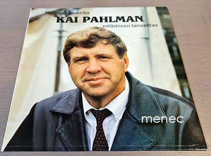 Pahlman, Kai - Musiikinopiskelija Kai Pahlman ystävineen tanssittaa 