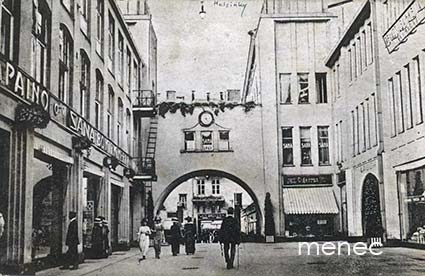 Helsinki, City-Pasaasi, Kirjapaino Sana, keskellä kuuluisa Bronda (K. M. Brondinin kahvila-leipomo) 