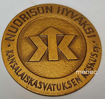Nuorison hyväksi. Kansalaiskasvatuksen Keskus, plaketti 