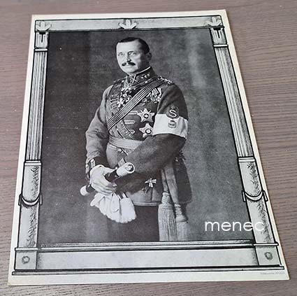 Mannerheim, muotokuva kartongilla, lehväkoristeet 