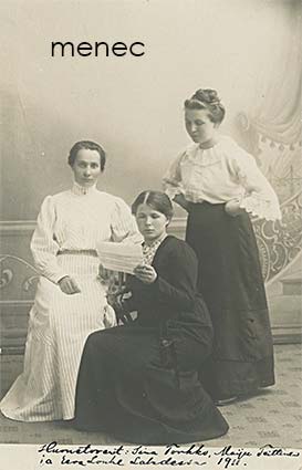 Lahti, huonetoverit Iina Torkko, Maiju Teittinen ja Eeva Louhe [opettajia] laulukursseilla kesällä 1911 