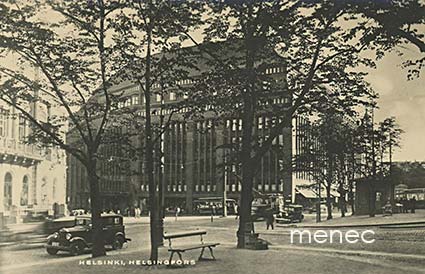 Helsinki, liikennettä Stockmannin edessä 
