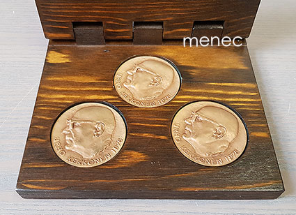 Jaatinen, Toivo & Nieminen, Heikki & Turpeinen, Leena - Mitalisarja, Urho Kekkonen 75 vuotta, pronssia, 3 kpl kotelossa 