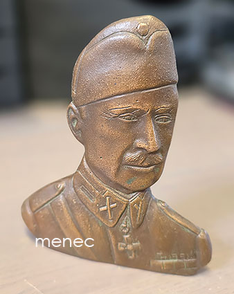 Mannerheim, rintakuva 1951 (pöytäreliefi) 