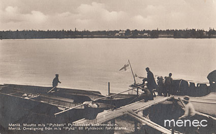 Pyhäkoski, Merillä. Muutto m/s 'Pyhästä' Pyhäkosken koskiveneisiin 