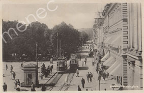 Helsinki, Esplanadi, kaksi raitiovaunua 