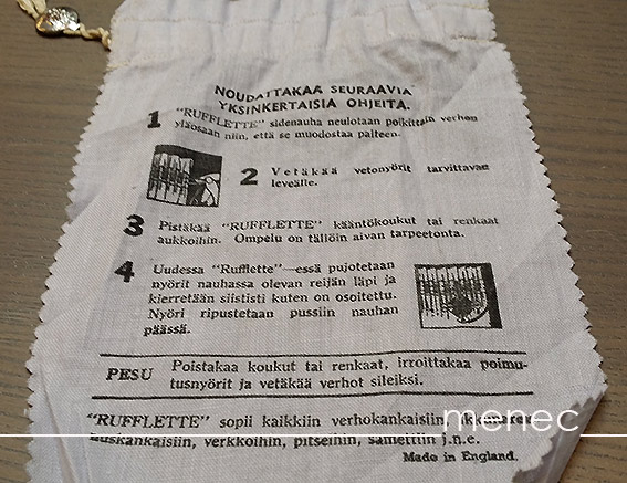 'Rufflette' sidenauha neulotaan poikittain verhon yläosaan niin, että se muodostaa palteen ... 